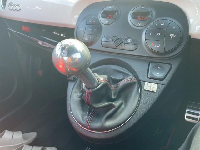 アバルト５００ 　５速ＭＴ　社外ナビ　赤レザーシート（11枚目）