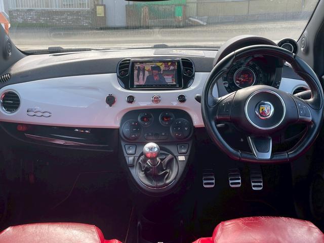 アバルト５００ 　５速ＭＴ　社外ナビ　赤レザーシート（15枚目）