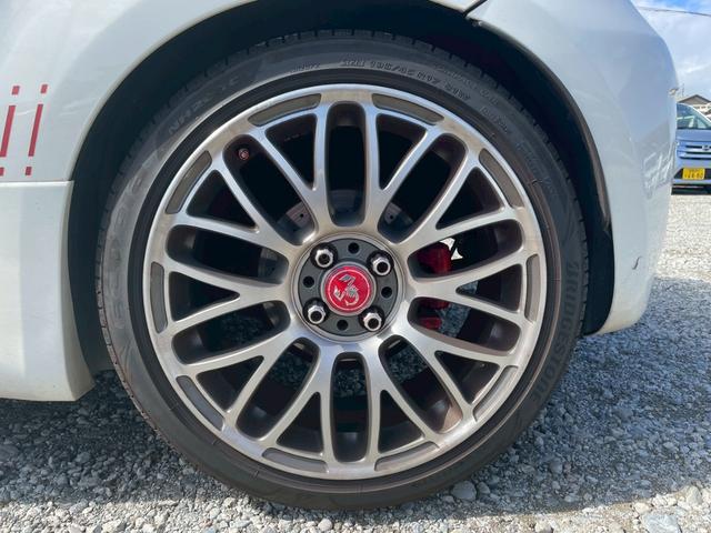 アバルト５００ 　５速ＭＴ　社外ナビ　赤レザーシート（19枚目）