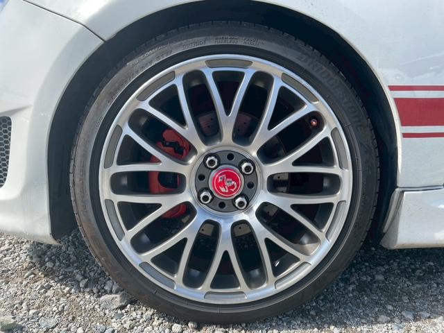 アバルト５００ 　５速ＭＴ　社外ナビ　赤レザーシート（20枚目）