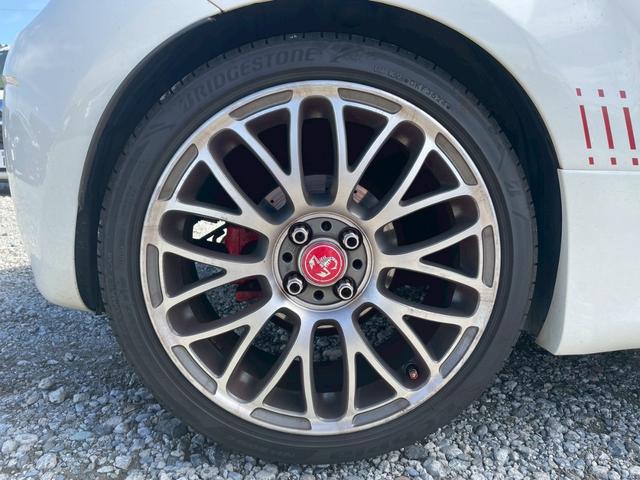 アバルト５００ 　５速ＭＴ　社外ナビ　赤レザーシート（21枚目）