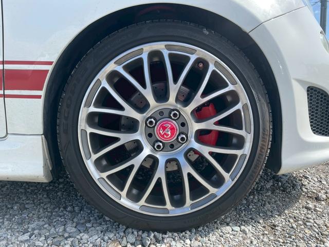 アバルト５００ 　５速ＭＴ　社外ナビ　赤レザーシート（22枚目）