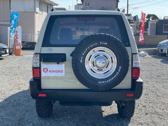 ランドクルーザープラド ＴＸ　ナローボディー　丸目　サンドベージュ色替え済み　クラシックグリル　オルテガ風内張り　専用レザー調シートカバー　ＤＥＡＮ１６インチアルミ　ＢＦグッドリッチＡ／Ｔタイヤ（3枚目）