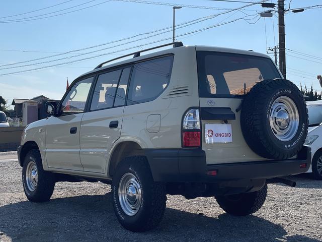 ランドクルーザープラド ＴＸ　ナローボディー　丸目　サンドベージュ色替え済み　クラシックグリル　オルテガ風内張り　専用レザー調シートカバー　ＤＥＡＮ１６インチアルミ　ＢＦグッドリッチＡ／Ｔタイヤ（9枚目）