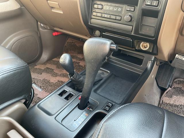 ランドクルーザープラド ＴＸ　ナローボディー　丸目　サンドベージュ色替え済み　クラシックグリル　オルテガ風内張り　専用レザー調シートカバー　ＤＥＡＮ１６インチアルミ　ＢＦグッドリッチＡ／Ｔタイヤ（12枚目）