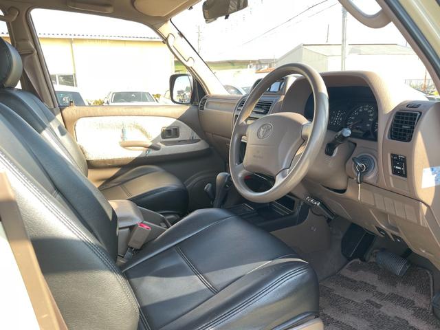 ランドクルーザープラド ＴＸ　ナローボディー　丸目　サンドベージュ色替え済み　クラシックグリル　オルテガ風内張り　専用レザー調シートカバー　ＤＥＡＮ１６インチアルミ　ＢＦグッドリッチＡ／Ｔタイヤ（13枚目）