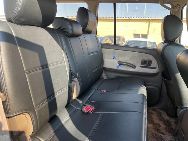 ランドクルーザープラド ＴＸ　ナローボディー　丸目　サンドベージュ色替え済み　クラシックグリル　オルテガ風内張り　専用レザー調シートカバー　ＤＥＡＮ１６インチアルミ　ＢＦグッドリッチＡ／Ｔタイヤ（15枚目）