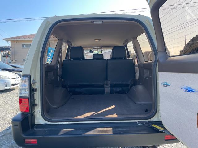 ランドクルーザープラド ＴＸ　ナローボディー　丸目　サンドベージュ色替え済み　クラシックグリル　オルテガ風内張り　専用レザー調シートカバー　ＤＥＡＮ１６インチアルミ　ＢＦグッドリッチＡ／Ｔタイヤ（19枚目）