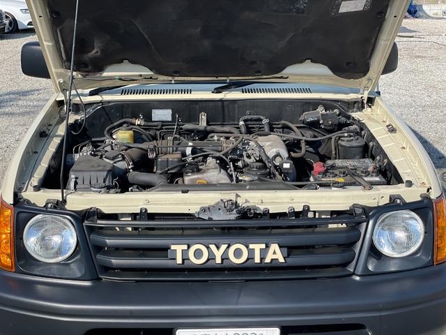 ランドクルーザープラド ＴＸ　ナローボディー　丸目　サンドベージュ色替え済み　クラシックグリル　オルテガ風内張り　専用レザー調シートカバー　ＤＥＡＮ１６インチアルミ　ＢＦグッドリッチＡ／Ｔタイヤ（20枚目）