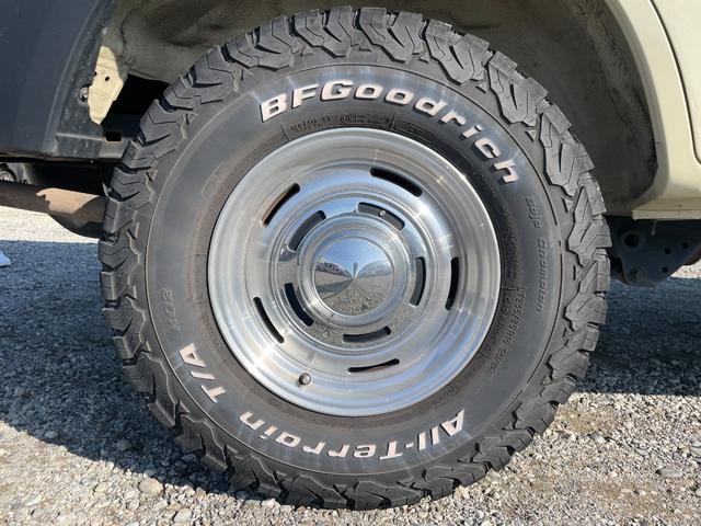 ランドクルーザープラド ＴＸ　ナローボディー　丸目　サンドベージュ色替え済み　クラシックグリル　オルテガ風内張り　専用レザー調シートカバー　ＤＥＡＮ１６インチアルミ　ＢＦグッドリッチＡ／Ｔタイヤ（21枚目）