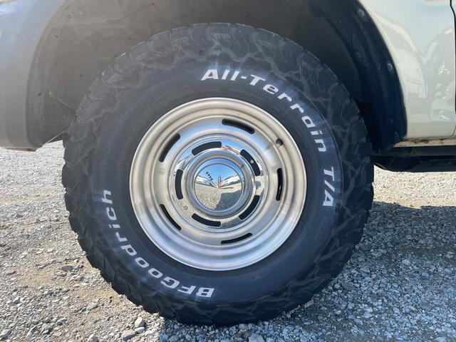 ランドクルーザープラド ＴＸ　ナローボディー　丸目　サンドベージュ色替え済み　クラシックグリル　オルテガ風内張り　専用レザー調シートカバー　ＤＥＡＮ１６インチアルミ　ＢＦグッドリッチＡ／Ｔタイヤ（23枚目）