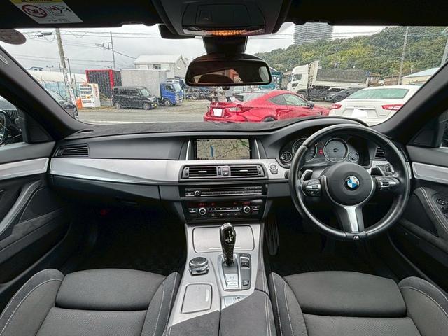 ５シリーズ ５２３ｉツーリング　Ｍスポーツ　車検令和９年３月まで　純正ナビ・ＴＶ　フロントカーボン調スポイラー　Ｂカメラ　純正１８ＡＷ　ブラックルーフレール　ＥＴＣ　取説　保証書　スペアキーあり　レーダークルーズコントロール（11枚目）