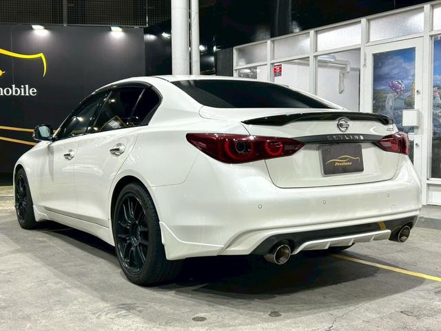 スカイライン 400R ユーザー買取車 サンルーフ 黒革スポーツシート nismoエアロ nismoチタンマフラー ENKEI Racing19インチAW レッドブレーキキャリパー 純正コネクトナビ 全方位運転支援システム(7枚目)