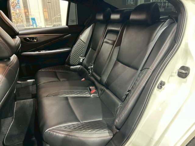 スカイライン 400R ユーザー買取車 サンルーフ 黒革スポーツシート nismoエアロ nismoチタンマフラー ENKEI Racing19インチAW レッドブレーキキャリパー 純正コネクトナビ 全方位運転支援システム(13枚目)