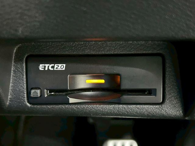 スカイライン 400R ユーザー買取車 サンルーフ 黒革スポーツシート nismoエアロ nismoチタンマフラー ENKEI Racing19インチAW レッドブレーキキャリパー 純正コネクトナビ 全方位運転支援システム(32枚目)