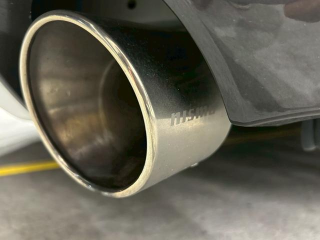 スカイライン 400R ユーザー買取車 サンルーフ 黒革スポーツシート nismoエアロ nismoチタンマフラー ENKEI Racing19インチAW レッドブレーキキャリパー 純正コネクトナビ 全方位運転支援システム(40枚目)
