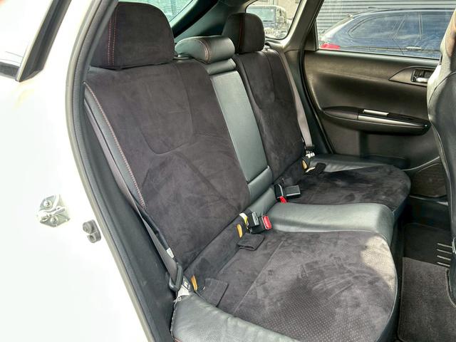 インプレッサ WRX STi 4WD フロア6速MT 前席RECAROセミバケットシート 社外ナビ TV 前後STiスポイラー タワーバー HIDヘッドライト 純正17AW ETC 取説・保証書あり 禁煙車 プッシュスタート(12枚目)