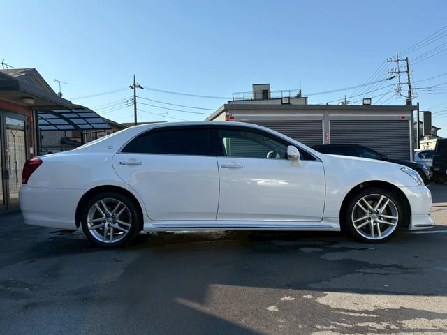 クラウンマジェスタ Gタイプ 本革シート サンルーフ 純正ナビ モデリスタフルエアロ 社外マフラー Bカメラ TV ウッドコンビステアリング シートヒーター シートベンチレーション ETC レーダークルコン カード型スペアキー(4枚目)