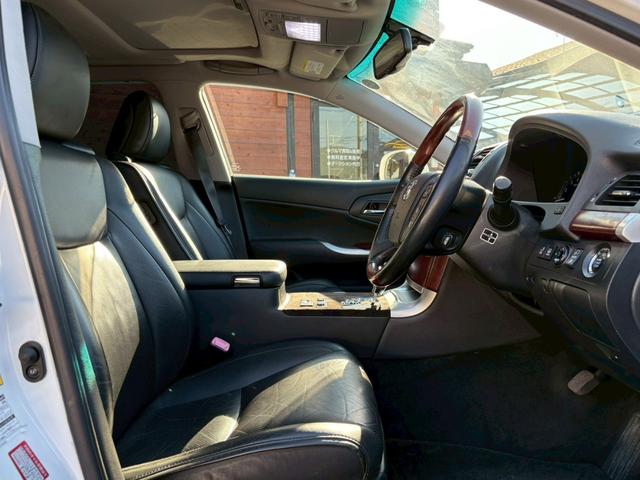 クラウンマジェスタ Gタイプ 本革シート サンルーフ 純正ナビ モデリスタフルエアロ 社外マフラー Bカメラ TV ウッドコンビステアリング シートヒーター シートベンチレーション ETC レーダークルコン カード型スペアキー(10枚目)