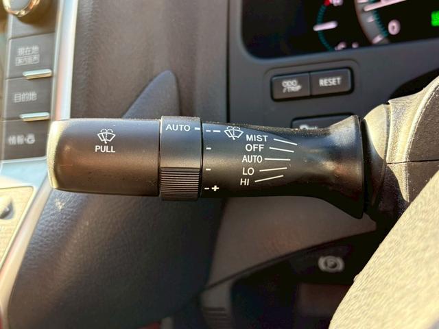 クラウンマジェスタ Gタイプ 本革シート サンルーフ 純正ナビ モデリスタフルエアロ 社外マフラー Bカメラ TV ウッドコンビステアリング シートヒーター シートベンチレーション ETC レーダークルコン カード型スペアキー(21枚目)