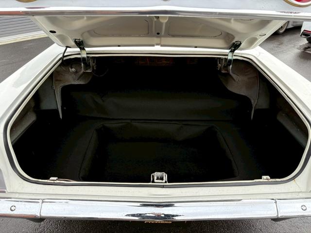 シボレーインパラ 　１９６３年モデル　外装オリジナル　ハイドロなし　クーペ　ビンテージエアー　ダコタメーター　デーモンキャブレター　車検令和９年６月　ＥＴＣ（18枚目）