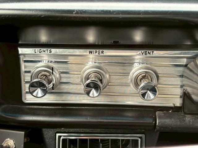 シボレーインパラ 　１９６３年モデル　外装オリジナル　ハイドロなし　クーペ　ビンテージエアー　ダコタメーター　デーモンキャブレター　車検令和９年６月　ＥＴＣ（30枚目）