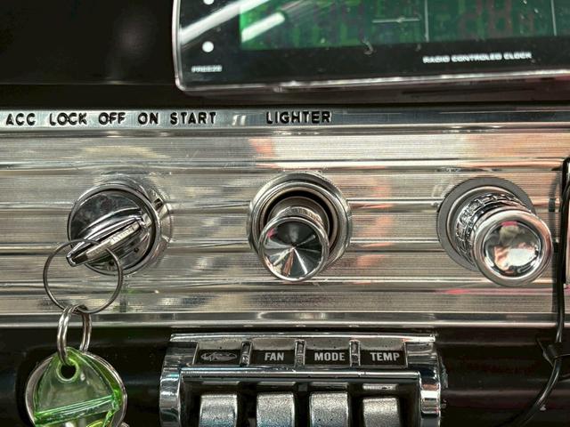 シボレーインパラ 　１９６３年モデル　外装オリジナル　ハイドロなし　クーペ　ビンテージエアー　ダコタメーター　デーモンキャブレター　車検令和９年６月　ＥＴＣ（31枚目）