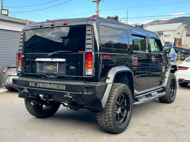 ハマーH2 タイプG 三井物産新車並行車 レザーシート サンルーフ BOSEサウンド バックモニター TV ETC ヒッチメンバー ランチョショックアブソーバー 社外マフラー 社外22インチアルミホイール 保証書 スペア(6枚目)