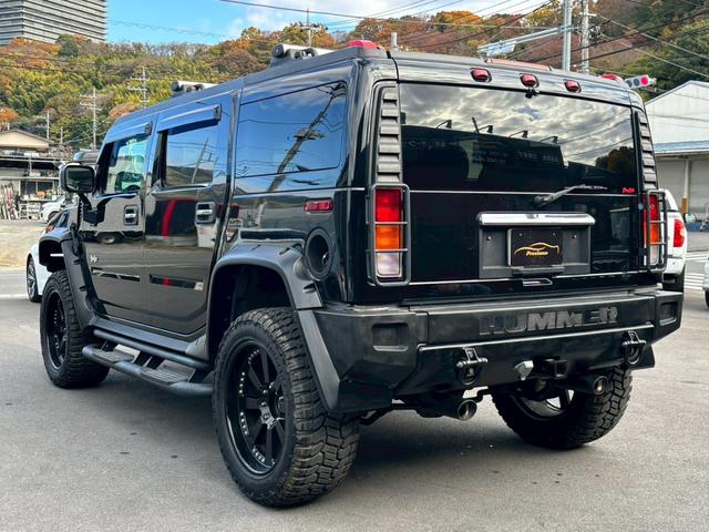 ハマーH2 タイプG 三井物産新車並行車 レザーシート サンルーフ BOSEサウンド バックモニター TV ETC ヒッチメンバー ランチョショックアブソーバー 社外マフラー 社外22インチアルミホイール 保証書 スペア(7枚目)