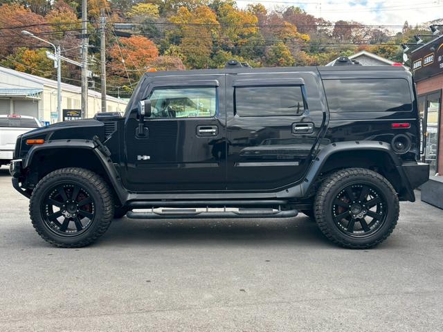 ハマーH2 タイプG 三井物産新車並行車 レザーシート サンルーフ BOSEサウンド バックモニター TV ETC ヒッチメンバー ランチョショックアブソーバー 社外マフラー 社外22インチアルミホイール 保証書 スペア(8枚目)