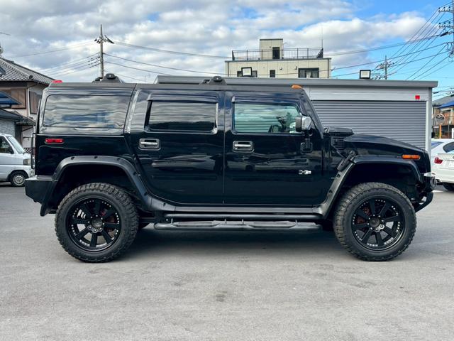 ハマーH2 タイプG 三井物産新車並行車 レザーシート サンルーフ BOSEサウンド バックモニター TV ETC ヒッチメンバー ランチョショックアブソーバー 社外マフラー 社外22インチアルミホイール 保証書 スペア(9枚目)