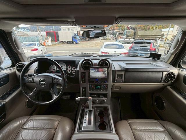 ハマーH2 タイプG 三井物産新車並行車 レザーシート サンルーフ BOSEサウンド バックモニター TV ETC ヒッチメンバー ランチョショックアブソーバー 社外マフラー 社外22インチアルミホイール 保証書 スペア(11枚目)