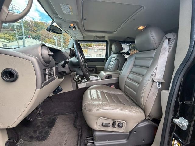 ハマーH2 タイプG 三井物産新車並行車 レザーシート サンルーフ BOSEサウンド バックモニター TV ETC ヒッチメンバー ランチョショックアブソーバー 社外マフラー 社外22インチアルミホイール 保証書 スペア(12枚目)