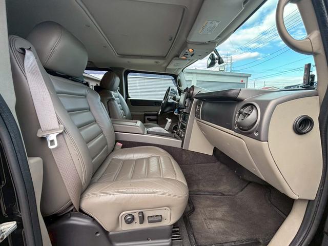 ハマーH2 タイプG 三井物産新車並行車 レザーシート サンルーフ BOSEサウンド バックモニター TV ETC ヒッチメンバー ランチョショックアブソーバー 社外マフラー 社外22インチアルミホイール 保証書 スペア(13枚目)