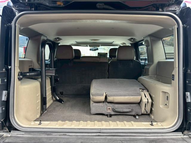 ハマーH2 タイプG 三井物産新車並行車 レザーシート サンルーフ BOSEサウンド バックモニター TV ETC ヒッチメンバー ランチョショックアブソーバー 社外マフラー 社外22インチアルミホイール 保証書 スペア(17枚目)