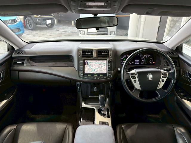 クラウン 2.5アスリート アニバーサリーエディション ユーザー買取車 メーカーナビ バックガイドモニター メーカーOPブラック革シート シートヒーター ベンチレーション パワーシート 純正18インチAW 純正スポイラー(サイドシル/リア/リアアンダー)(9枚目)