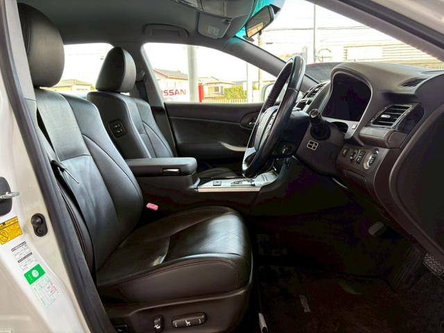 クラウン 2.5アスリート アニバーサリーエディション ユーザー買取車 メーカーナビ バックガイドモニター メーカーOPブラック革シート シートヒーター ベンチレーション パワーシート 純正18インチAW 純正スポイラー(サイドシル/リア/リアアンダー)(10枚目)