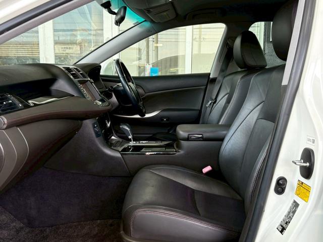 クラウン 2.5アスリート アニバーサリーエディション ユーザー買取車 メーカーナビ バックガイドモニター メーカーOPブラック革シート シートヒーター ベンチレーション パワーシート 純正18インチAW 純正スポイラー(サイドシル/リア/リアアンダー)(11枚目)