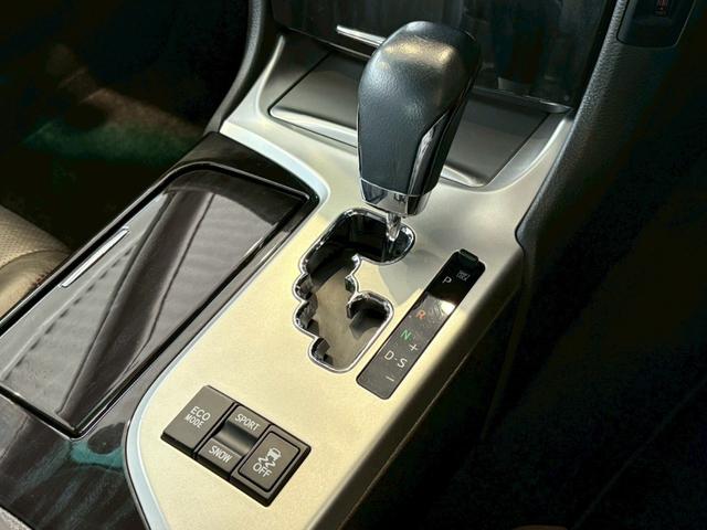 クラウン 2.5アスリート アニバーサリーエディション ユーザー買取車 メーカーナビ バックガイドモニター メーカーOPブラック革シート シートヒーター ベンチレーション パワーシート 純正18インチAW 純正スポイラー(サイドシル/リア/リアアンダー)(26枚目)