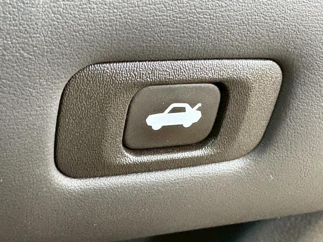 クラウン 2.5アスリート アニバーサリーエディション ユーザー買取車 メーカーナビ バックガイドモニター メーカーOPブラック革シート シートヒーター ベンチレーション パワーシート 純正18インチAW 純正スポイラー(サイドシル/リア/リアアンダー)(34枚目)