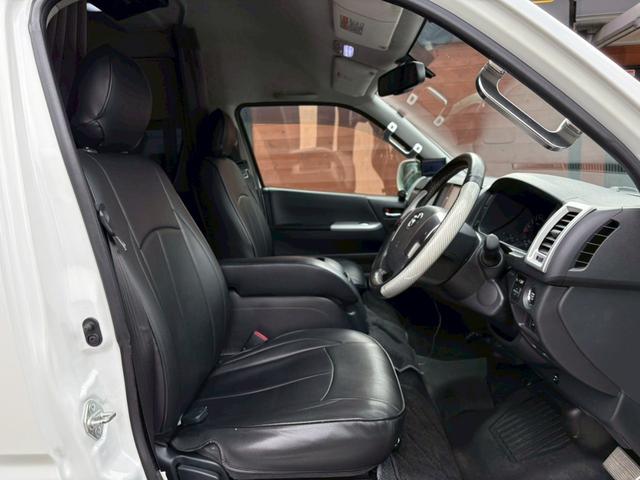 ハイエースワゴン グランドキャビン 8ナンバー登録(3ナンバー対応) ベッドキット ローダウン オーバーフェンダー 社外ボンネット 社外テール パワースライドドア LEDヘッドライト 社外20インチアルミ 社外ナビ フルセグTV(10枚目)