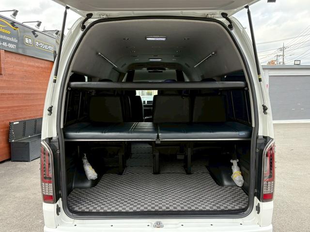 ハイエースワゴン グランドキャビン 8ナンバー登録(3ナンバー対応) ベッドキット ローダウン オーバーフェンダー 社外ボンネット 社外テール パワースライドドア LEDヘッドライト 社外20インチアルミ 社外ナビ フルセグTV(17枚目)