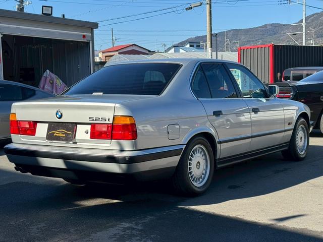 ５シリーズ ５２５ｉ　ワンオーナー　左ハンドル　ＥＴＣ　純正１５インチＡＷ（6枚目）
