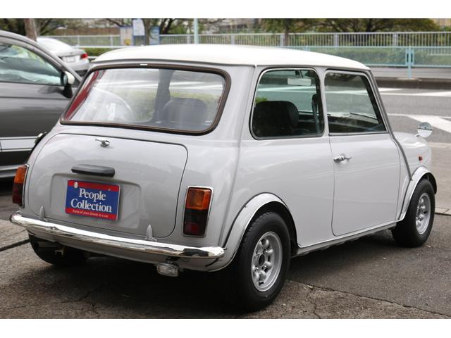 ＭＩＮＩ １．３　４速マニュアル　ＳＵツインキャブ　左ハンドル　センターメーター　１０インチアルミホイール　ナルディステアリング　センターキー　ハイローキット　コイルサス　車検令和８年１２月　クーラー付き　ＥＴＣ（5枚目）