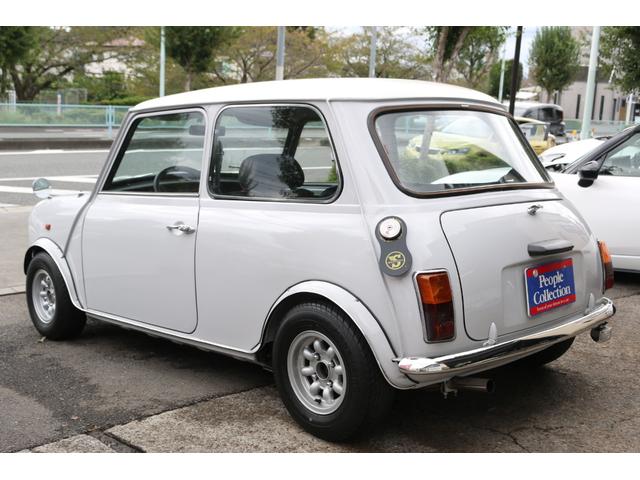ＭＩＮＩ １．３　４速マニュアル　ＳＵツインキャブ　左ハンドル　センターメーター　１０インチアルミホイール　ナルディステアリング　センターキー　ハイローキット　コイルサス　車検令和８年１２月　クーラー付き　ＥＴＣ（6枚目）