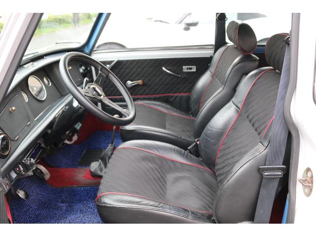 ＭＩＮＩ １．３　４速マニュアル　ＳＵツインキャブ　左ハンドル　センターメーター　１０インチアルミホイール　ナルディステアリング　センターキー　ハイローキット　コイルサス　車検令和８年１２月　クーラー付き　ＥＴＣ（9枚目）