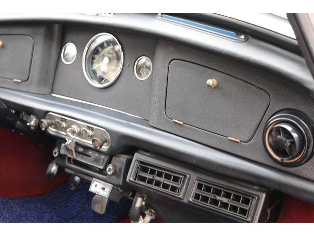 ＭＩＮＩ １．３　４速マニュアル　ＳＵツインキャブ　左ハンドル　センターメーター　１０インチアルミホイール　ナルディステアリング　センターキー　ハイローキット　コイルサス　車検令和８年１２月　クーラー付き　ＥＴＣ（15枚目）