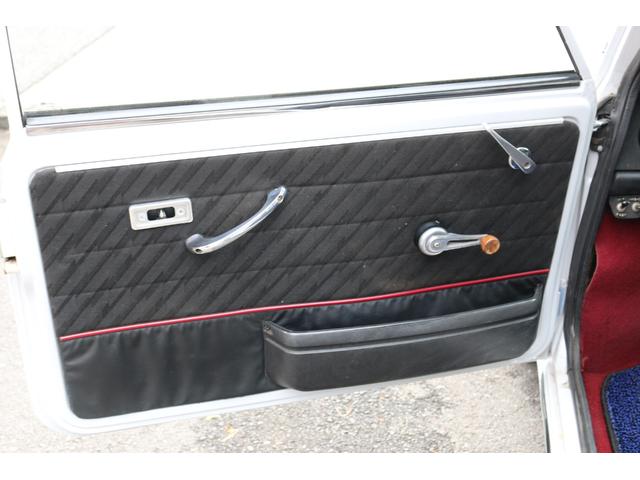 ＭＩＮＩ １．３　４速マニュアル　ＳＵツインキャブ　左ハンドル　センターメーター　１０インチアルミホイール　ナルディステアリング　センターキー　ハイローキット　コイルサス　車検令和８年１２月　クーラー付き　ＥＴＣ（18枚目）
