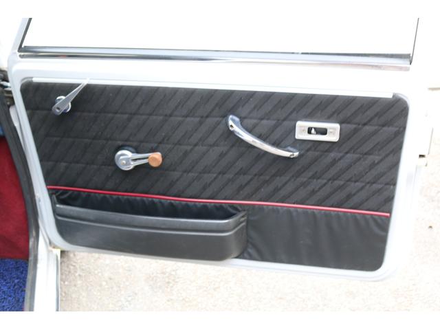 ＭＩＮＩ １．３　４速マニュアル　ＳＵツインキャブ　左ハンドル　センターメーター　１０インチアルミホイール　ナルディステアリング　センターキー　ハイローキット　コイルサス　車検令和８年１２月　クーラー付き　ＥＴＣ（19枚目）