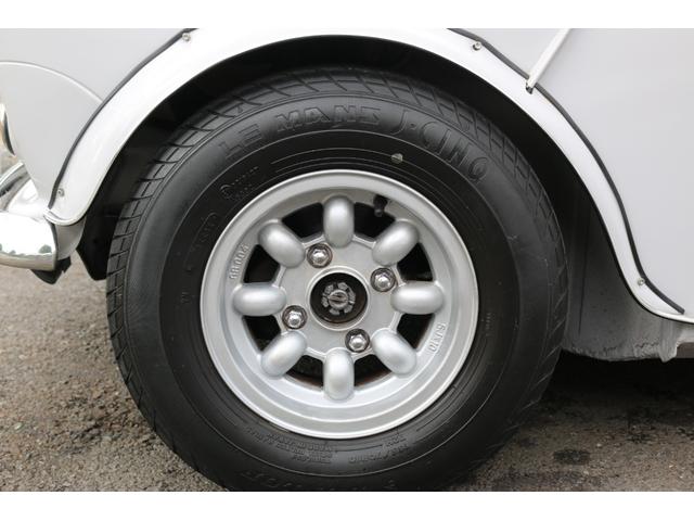 ＭＩＮＩ １．３　４速マニュアル　ＳＵツインキャブ　左ハンドル　センターメーター　１０インチアルミホイール　ナルディステアリング　センターキー　ハイローキット　コイルサス　車検令和８年１２月　クーラー付き　ＥＴＣ（25枚目）